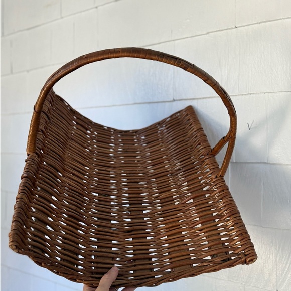 Vintage Made in Madeira Portugal Wicker gathering or Log Basket - Picture 7 of 14